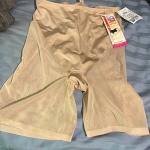 Spanx star power mesh around mid thigh shape wear nwt